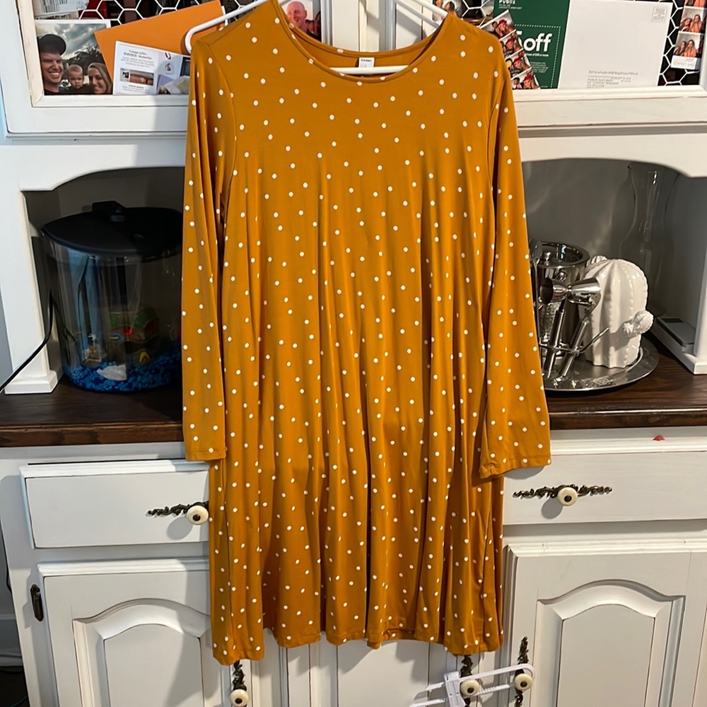 Mustard/gold polka dot flowy dress!